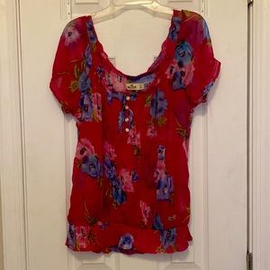 Im selling this shirt because it is to small!